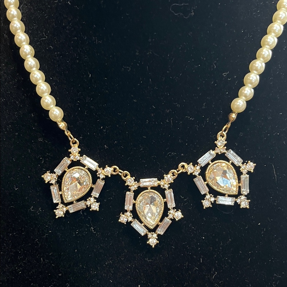 Vintage-Inspired Faux Pearl and Crystal Statement Necklace